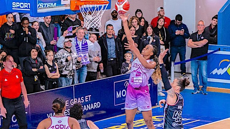AVENIR SOMBRE - Les Tarbaises avec les amateurs en basket